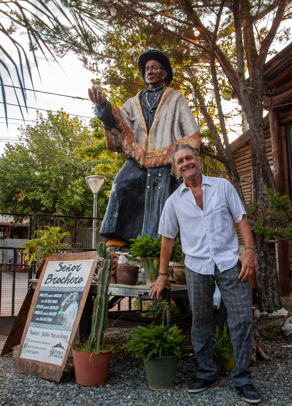 BROCHERO EN LA PLAZA DEL FUNDADOR, CÓRDOBA Oficina del Papa Francisco en el Vaticano
